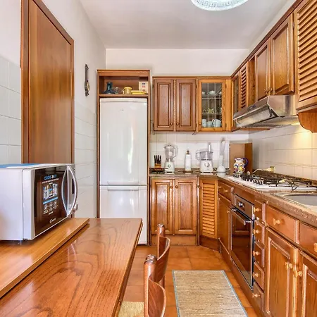 2 Bedroom Gorgeous In Casa vacanze Stresa