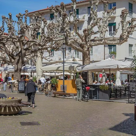 2 Bedroom Gorgeous In Stresa