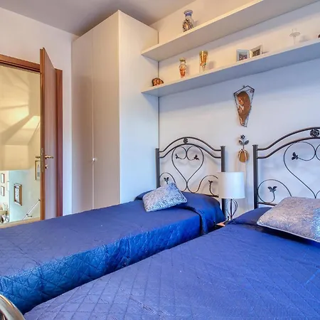 2 Bedroom Gorgeous In Stresa