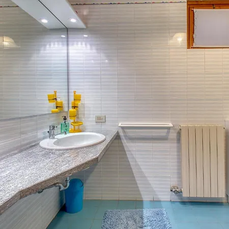 2 Bedroom Gorgeous In 度假居 斯特雷萨