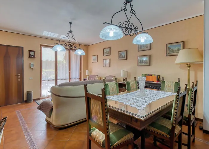 2 Bedroom Gorgeous In בית נופש סטרסה