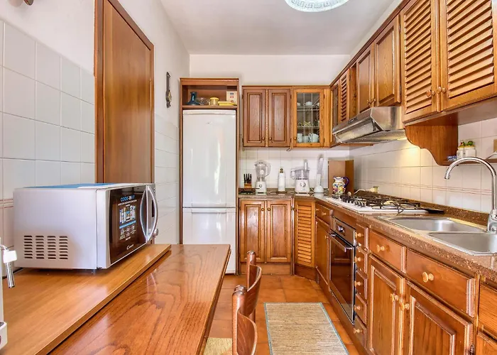 2 Bedroom Gorgeous In בית נופש סטרסה